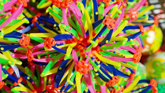 Plastikspielzeug ist zwar schön bunt
