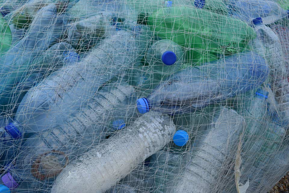 Plastik im Fischernetz