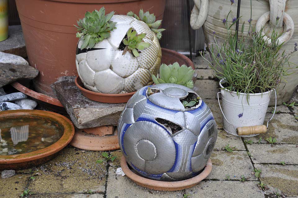 Upcycling alter Fußballbälle
